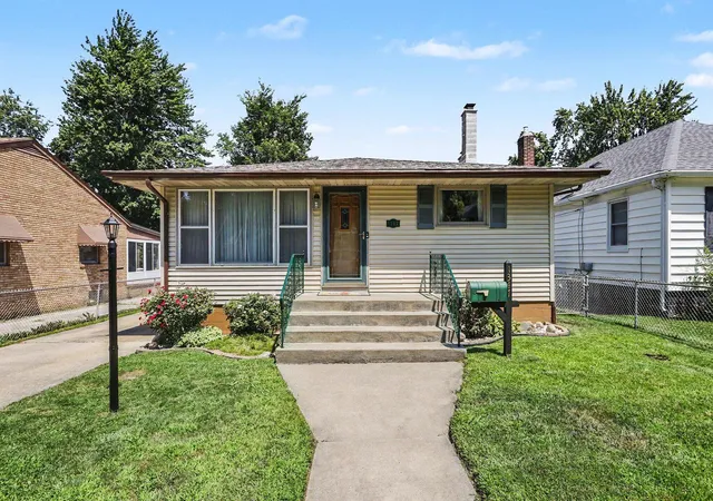 Photo 2 of Single family home for sale at 1347 Ferry St, Niles, MI 49120 | MLS# 69026039805 | Listing updated on 2026-10-07