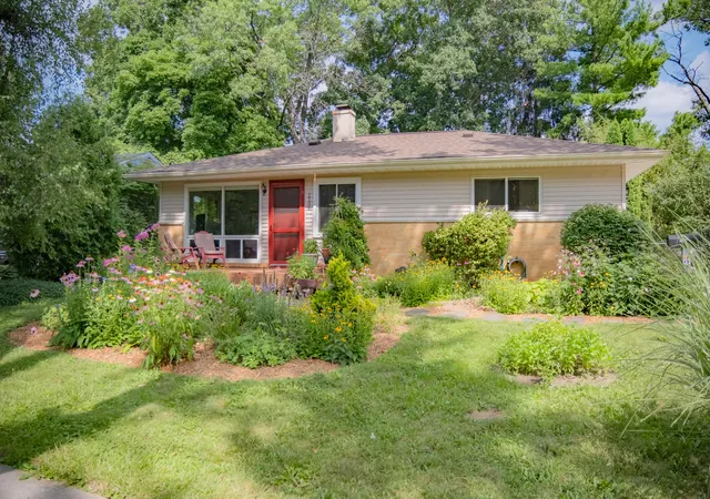 2nd image of 2104 S Circle Dr, Ann Arbor, MI 48103 | MLS# 81026039817