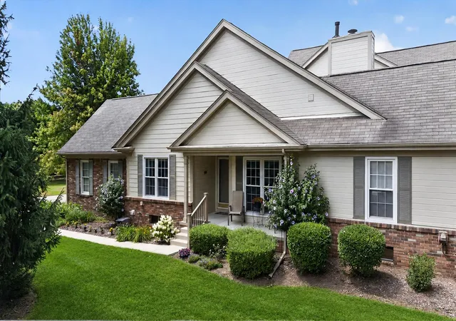 Listing Photo 3 - Condo for sale in building located at 39628 Vlg Run Dr, Northville, MI 48168