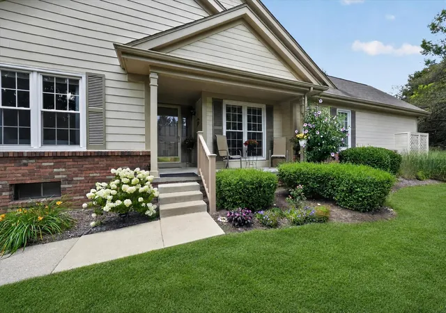 Listing Photo 4 - Condo for sale in building located at 39628 Vlg Run Dr, Northville, MI 48168