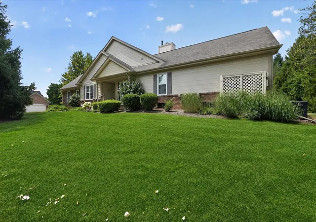 Listing Photo 5 - Condo for sale in building located at 39628 Vlg Run Dr, Northville, MI 48168