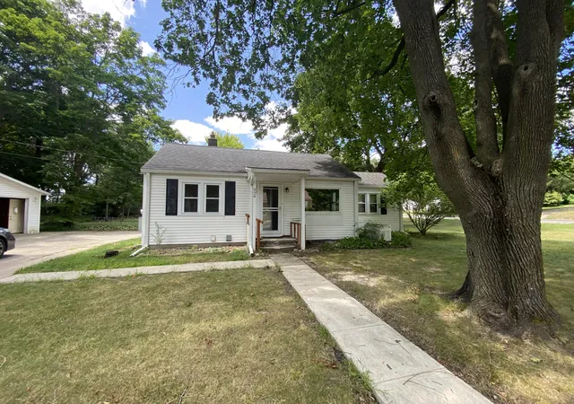 1st image of 924 N Church St, Hastings, MI 49058 | MLS# 69026039820