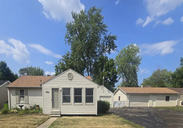Photo 1 of Sale Pending at 2261 Bradford Dr, Grand Blanc, MI 48507 | MLS# 5050216896 | Listing updated on 2026-09-03