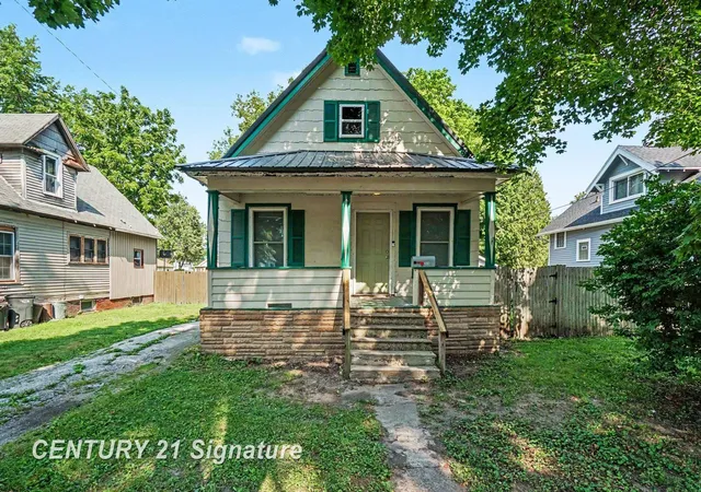 Photo 2 of Single family home for sale at 2414 Benjamin St, Saginaw, MI 48602 | MLS# 61050216897 | Listing updated on 2026-09-14