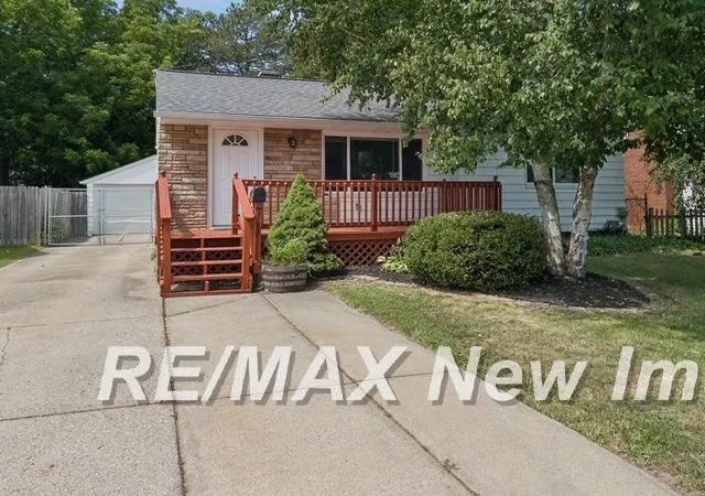 Photo 2 of Single family home for sale at 911 Thurman St, Saginaw, MI 48602 | MLS# 61050216899 | Listing updated on 2026-09-16