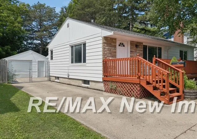 Photo 3 of Single family home for sale at 911 Thurman St, Saginaw, MI 48602 | MLS# 61050216899 | Listing updated on 2026-09-16