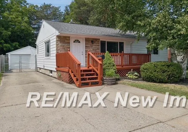 Photo 3 of Single family home for sale at 911 Thurman St, Saginaw, MI 48602 | MLS# 61050216899 | Listing updated on 2026-09-16