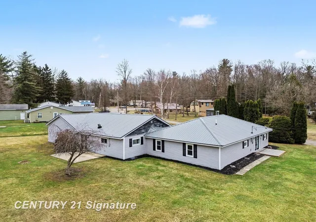 2nd image of 474 W Taylor Dr, Sanford, MI 48657 | MLS# 61050216901
