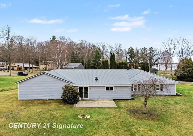 3rd image of 474 W Taylor Dr, Sanford, MI 48657 | MLS# 61050216901
