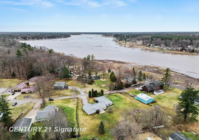 5th image of 474 W Taylor Dr, Sanford, MI 48657 | MLS# 61050216901
