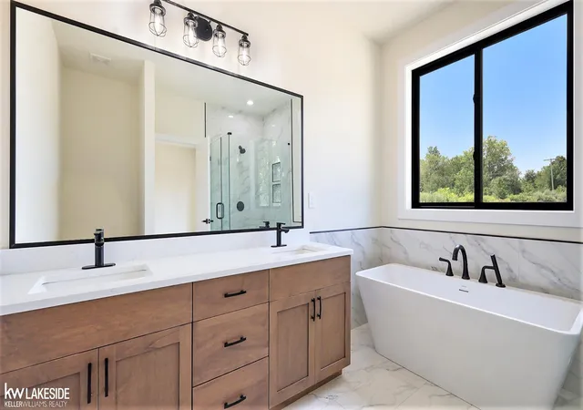 Photo 3 of Single family home for sale at 4633 Rosy Dr, Leonard, MI 48367 | MLS# 58050216908 | Listing updated on 2026-07-31