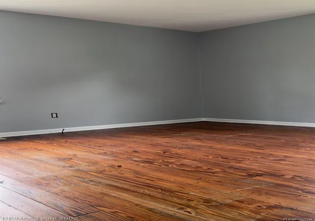 Photo 4 of Single family home for sale at 6646 Harding St, Taylor, MI 48180 | MLS# 20261059966 | Listing updated on 2026-08-01