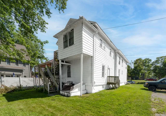 4th image of 915 Market St, Saint Joseph, MI 49085