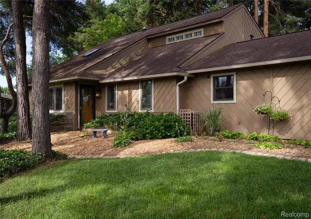 2nd image of 8971 Highland Dr, Freeland, MI 48623 | MLS# 20261059975