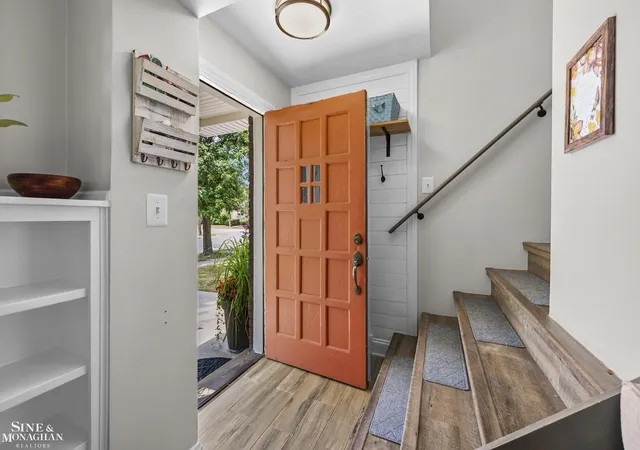 3rd image of 1648 Hampton Rd, Grosse Pointe Woods, MI 48236 | MLS# 58050216919