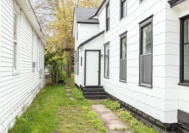 Photo 3 of Multi family home for sale at 299 Mason Ave, Muskegon, MI 49441 | MLS# 71026039868 | Listing updated on 2026-09-08
