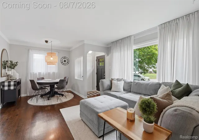 2nd image of 1132 Hickory Ave, Royal Oak, MI 48073 | MLS# 20261059989