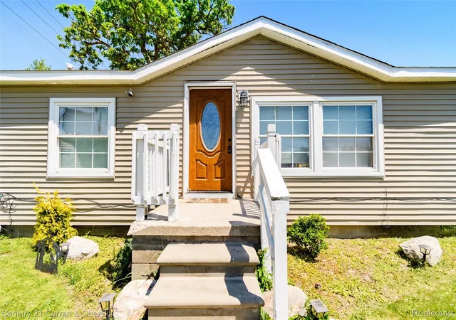 Photo 3 of Single family home for sale at 13045 Strong Blvd, South Rockwood, MI 48179 | MLS# 20261059996 | Listing updated on 2026-08-01