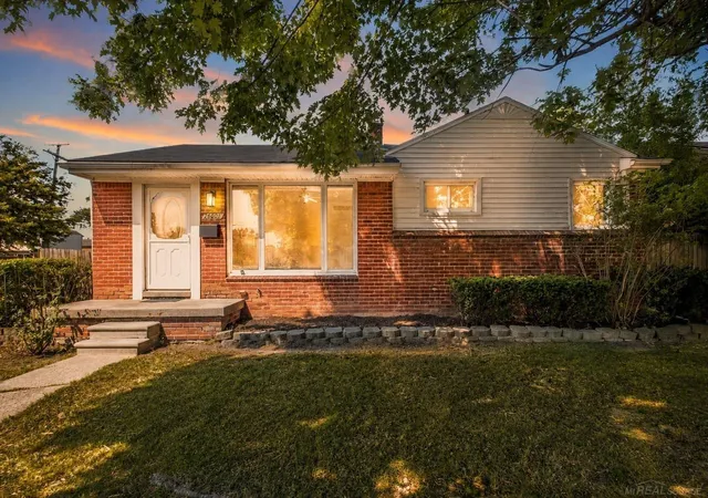 Photo 1 of Sale Pending at 26001 Fernwood St, Roseville, MI 48066 | MLS# 58050216938 | Listing updated on 2026-09-04