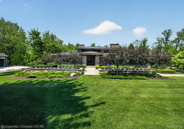 Photo 4 of Single family home for sale at 22635 Evergreen Ct, Novi, MI 48374 | MLS# 20261060018 | Listing updated on 2026-08-01