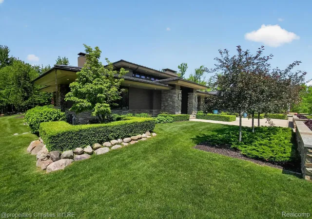 Photo 5 of Single family home for sale at 22635 Evergreen Ct, Novi, MI 48374 | MLS# 20261060018 | Listing updated on 2026-08-01