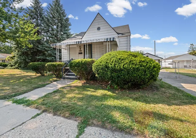 3rd image of 7076 Continental Ave, Warren, MI 48091 | MLS# 58050216944