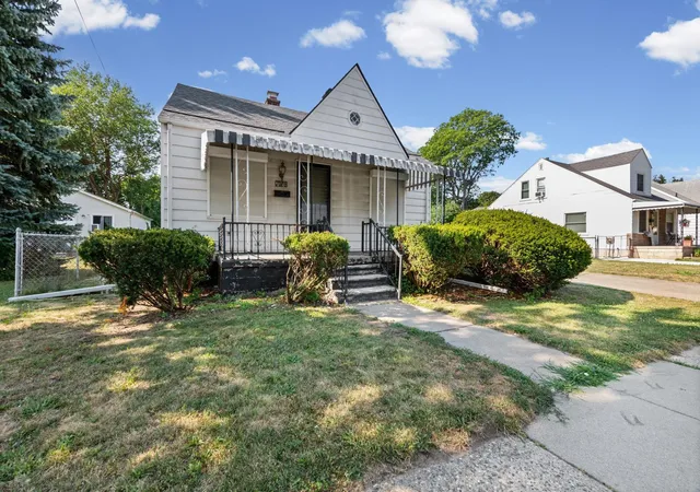 4th image of 7076 Continental Ave, Warren, MI 48091 | MLS# 58050216944