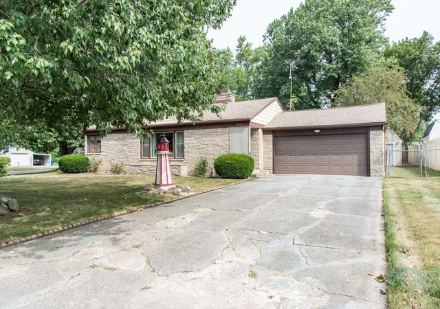 1st image of 1805 Golfview Ave, Kalamazoo, MI 49001 | MLS# 66026039894