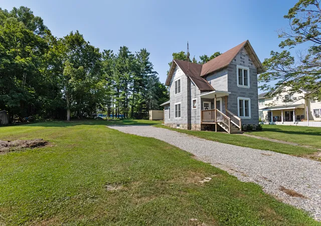 2nd image of 211 W Maple St, Camden, MI 49232 | MLS# 53026039902