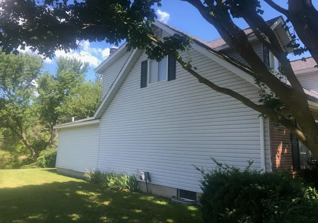 Photo 3 of Single family home for sale at 445 Mansfield Dr, Lapeer, MI 48446 | MLS# 62026039903 | Listing updated on 2026-08-04
