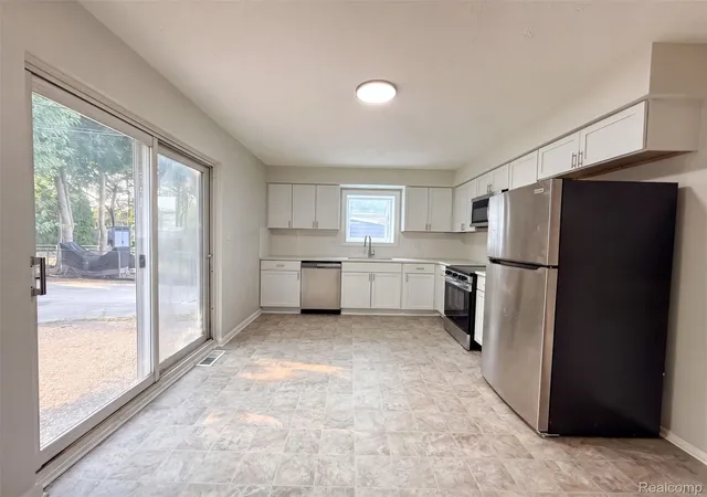 2nd image of 14743 Ronnie Ln, Livonia, MI 48154 | MLS# 20261060045