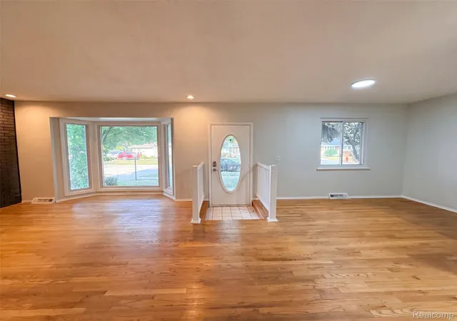 3rd image of 14743 Ronnie Ln, Livonia, MI 48154 | MLS# 20261060045