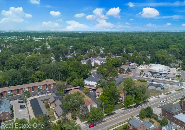 Listing Photo 2 - Condo for sale in building located at 1430 W Webster Rd, Royal Oak, MI 48073