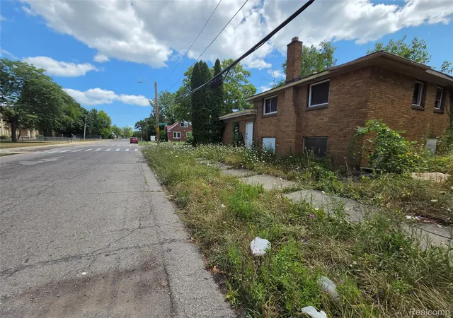 Photo 6 of Single family home for sale at 4017 Chatsworth St, Detroit, MI 48224 | MLS# 20261060051 | Listing updated on 2026-08-06