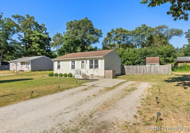 Photo 2 of Single family home for sale at 1447 West St, Muskegon, MI 49442 | MLS# 65026039906 | Listing updated on 2026-09-09