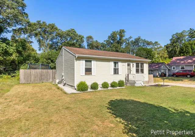 Photo 3 of Single family home for sale at 1447 West St, Muskegon, MI 49442 | MLS# 65026039906 | Listing updated on 2026-09-09