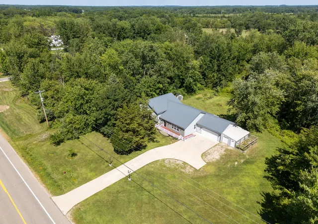 Photo 3 of Single family home for sale at 449 Blue Star Hwy, South Haven, MI 49090 | MLS# 66026039911 | Listing updated on 2026-09-18