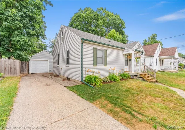 2nd image of 1206 Loraine Ave, Lansing, MI 48910 | MLS# 20261060059