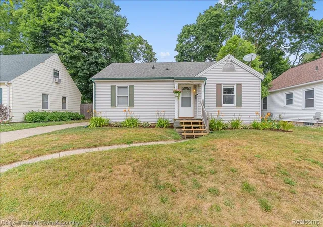 29th image of 1206 Loraine Ave, Lansing, MI 48910 | MLS# 20261060059