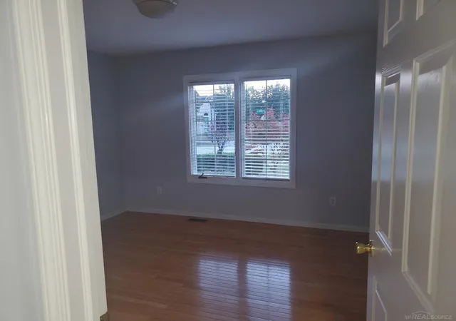 Photo 4 of Single family home for sale at 50262 Barrett Dr, Macomb, MI 48044 | MLS# 58050216958 | Listing updated on 2026-09-11