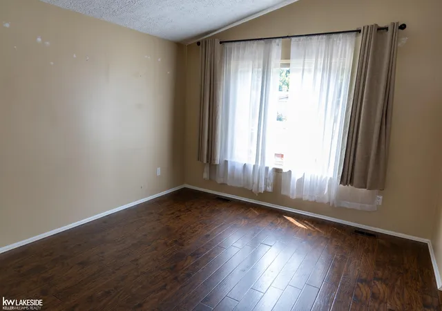 Photo 4 of Single family home for sale at 49234 Michelle Ann Dr, Chesterfield, MI 48051 | MLS# 58050216961 | Listing updated on 2026-09-01