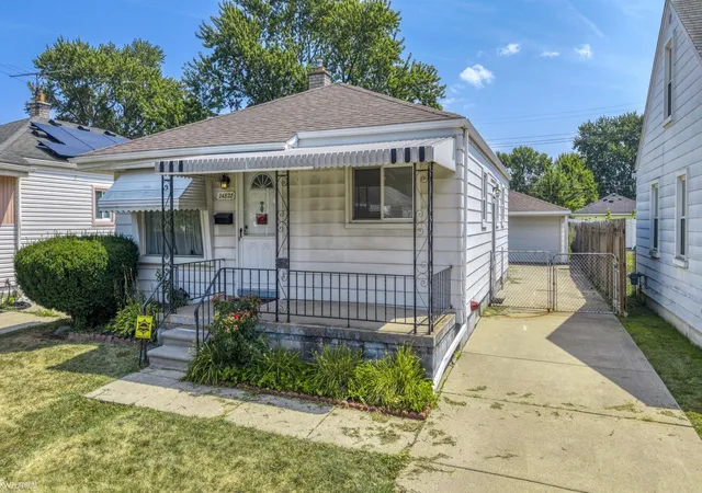 2nd image of 24828 Laetham Ave, Eastpointe, MI 48021 | MLS# 58050216962