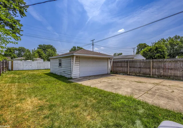 34th image of 24828 Laetham Ave, Eastpointe, MI 48021 | MLS# 58050216962