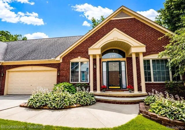 Photo 1 of Sale Pending at 16400 Ventura Cir, Clinton Township, MI 48038 | MLS# 20261060073 | Listing updated on 2026-08-16