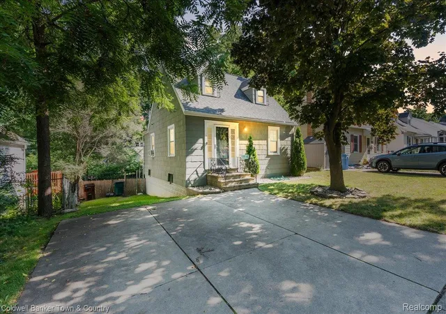23rd image of 617 Irvington Ave, Lansing, MI 48910 | MLS# 20261060076