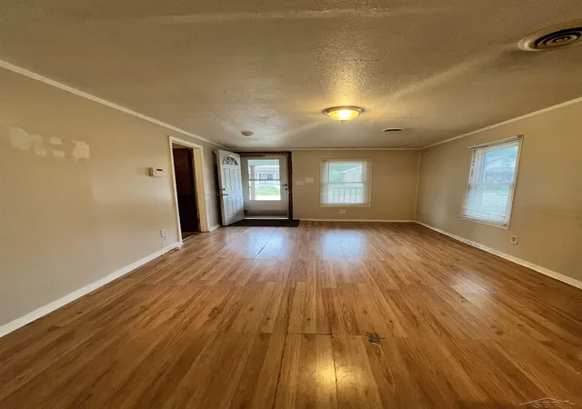Photo 4 of Single family home for sale at 1521 Stanley St, Saginaw, MI 48602 | MLS# 61050216964 | Listing updated on 2026-08-04