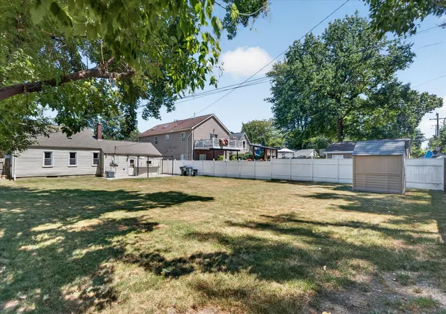 32nd image of 21824 S Elizabeth St E, Saint Clair Shores, MI 48080 | MLS# 81026039921