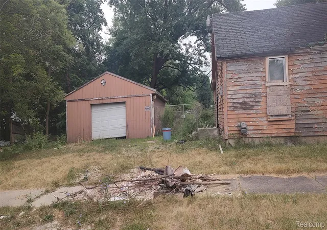Photo 2 of Single family home for sale at 2401 Kansas Ave, Flint, MI 48506 | MLS# 20261060083 | Listing updated on 2026-09-02
