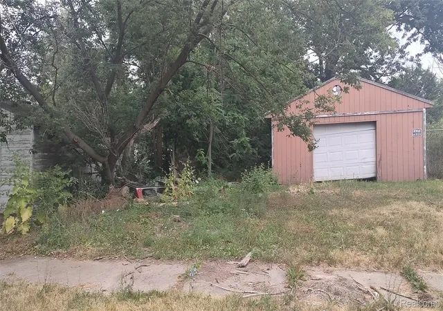 Photo 3 of Single family home for sale at 2401 Kansas Ave, Flint, MI 48506 | MLS# 20261060083 | Listing updated on 2026-09-02