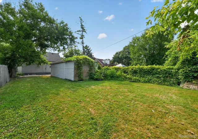 40th image of 23129 Oakwood Ave, Eastpointe, MI 48021 | MLS# 20261060084